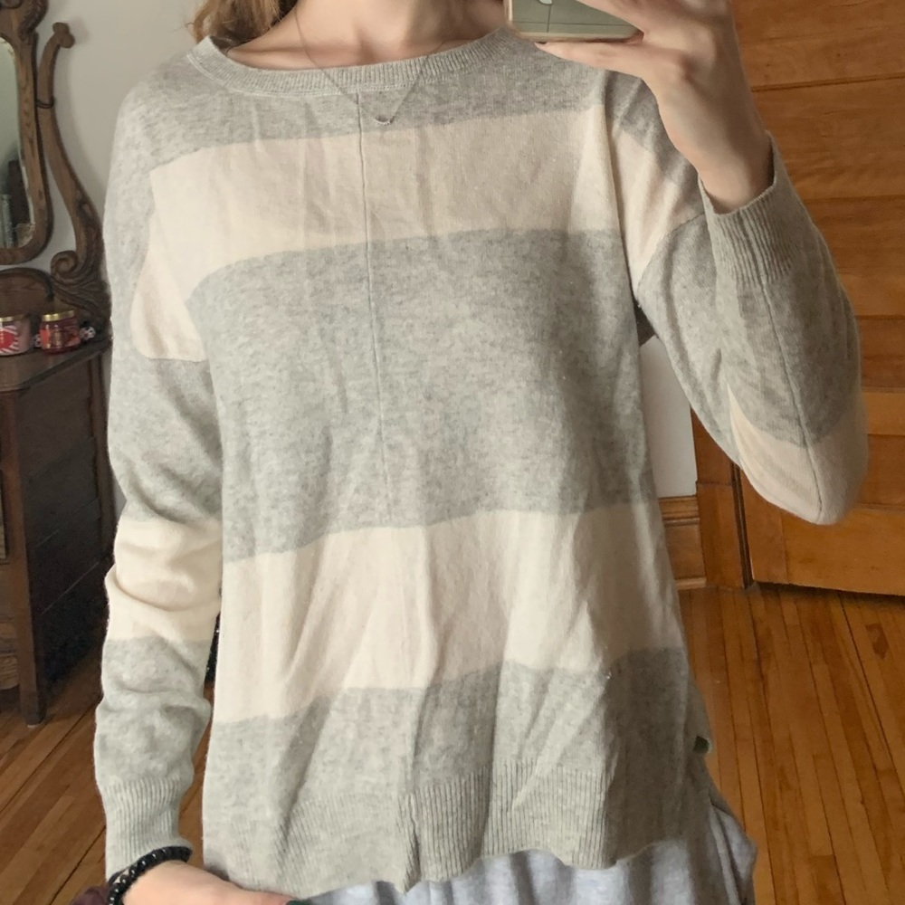 Grey & White Cashmere sweater!